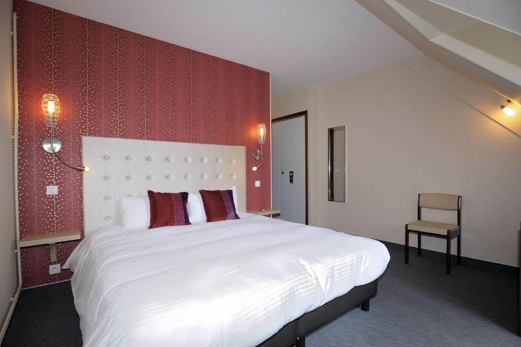 Hotel Logis Le Relais De La Poste Neuveglise Номер фото