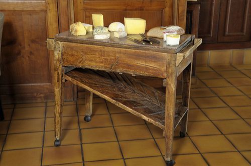 Hotel Logis Le Relais De La Poste Neuveglise Экстерьер фото