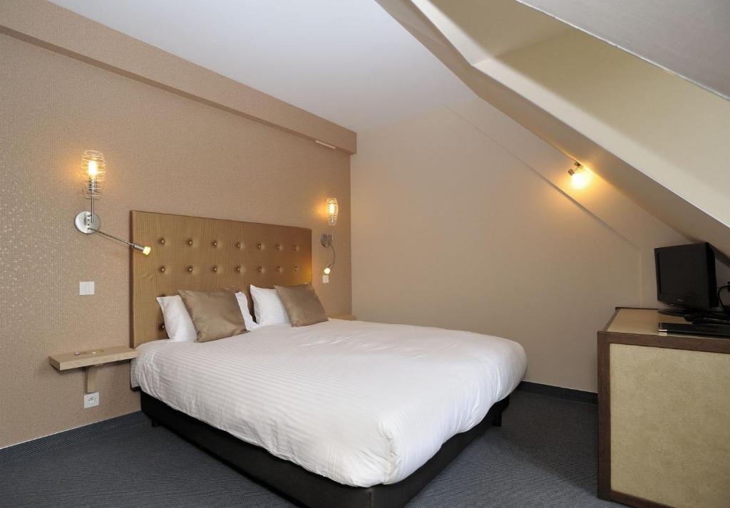 Hotel Logis Le Relais De La Poste Neuveglise Номер фото